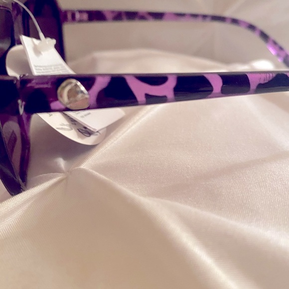 NEW PURPLE PRINT SUNGLASSES - Picture 2 of 2